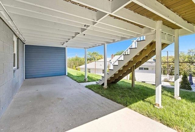 9 Crestway Rd, Boston, MA 02128