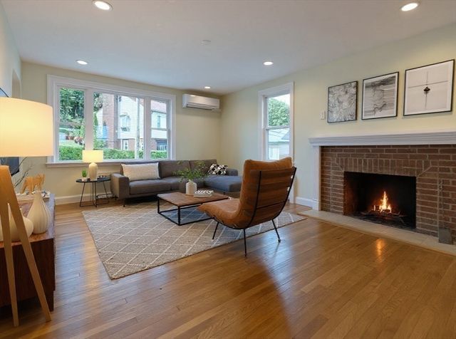 9 Crestway Rd, Boston, MA 02128