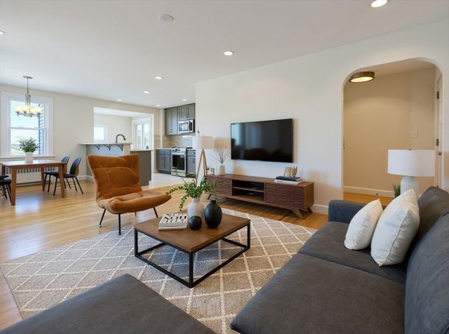 9 Crestway Rd, Boston, MA 02128