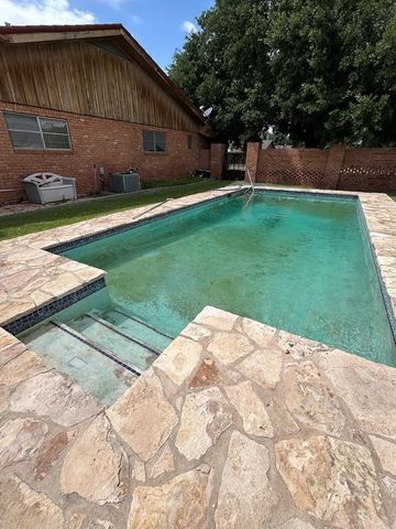 2011 W 6th St, Fort Stockton, TX 79735