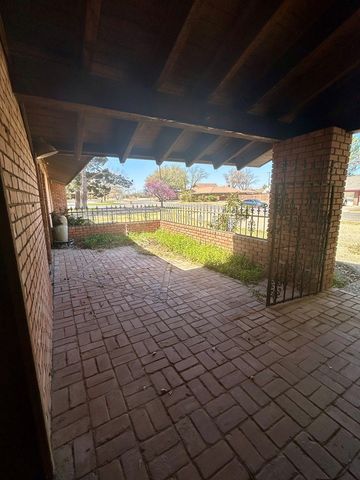 2011 W 6th St, Fort Stockton, TX 79735