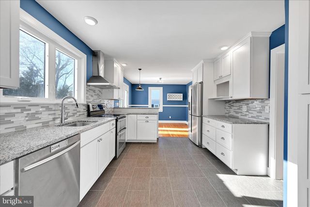 104 LOCUST ST, Annville, PA 17003