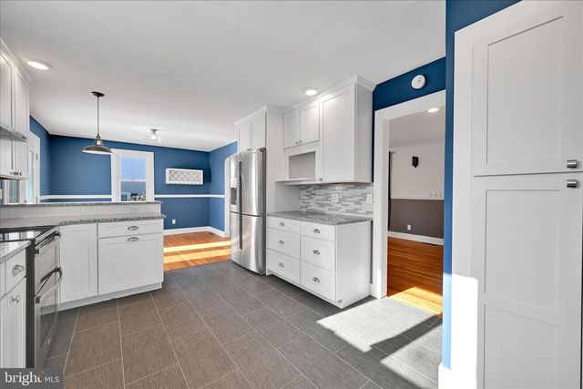 104 LOCUST ST, Annville, PA 17003