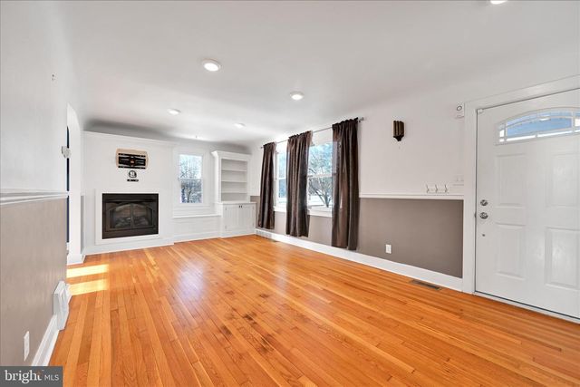 104 LOCUST ST, Annville, PA 17003