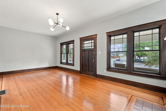 945 Eastern Pkwy, Louisville, KY 40217