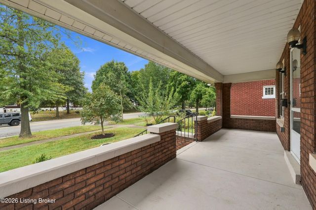 945 Eastern Pkwy, Louisville, KY 40217