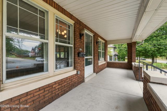 945 Eastern Pkwy, Louisville, KY 40217