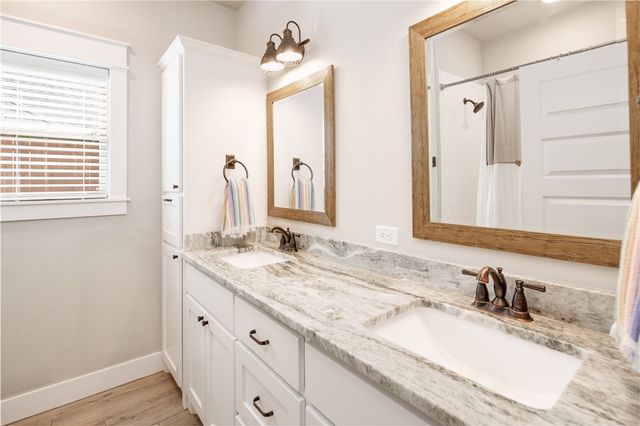 1911 Spanish Moss Drive, College Station, TX 77845