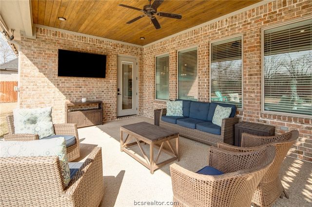 1911 Spanish Moss Drive, College Station, TX 77845