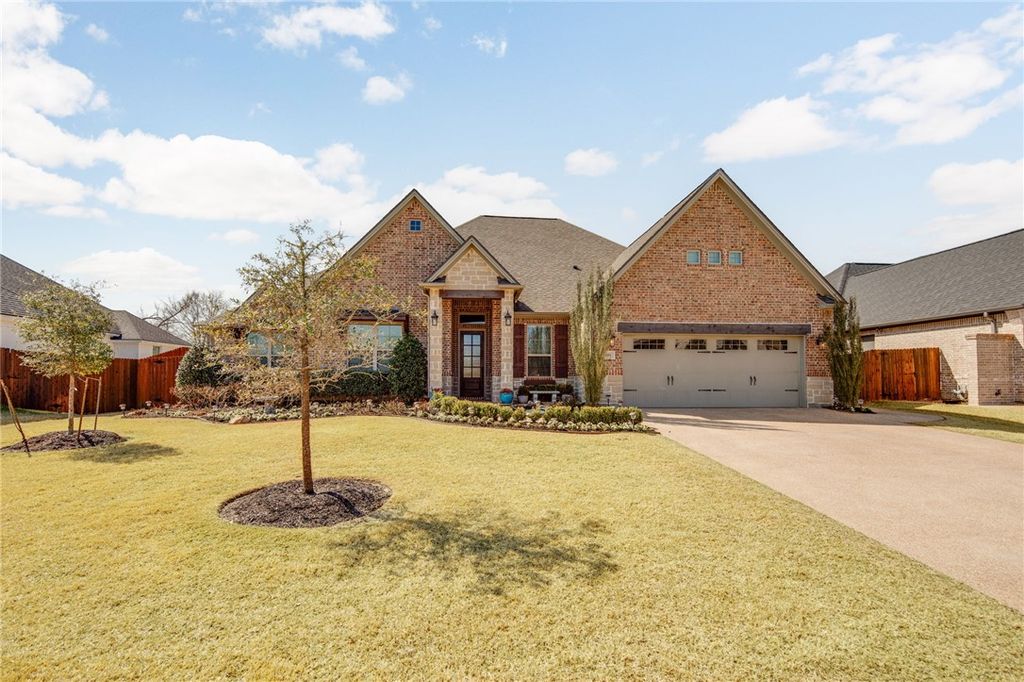 1911 Spanish Moss Drive, College Station, TX 77845