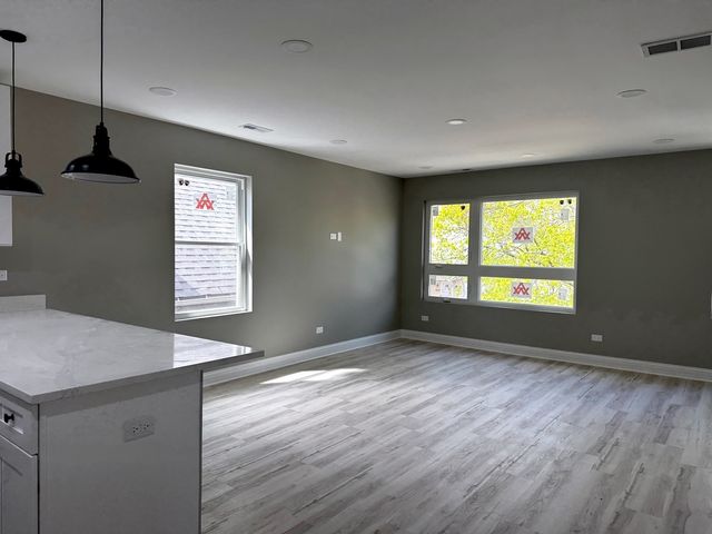 736 N Pine Avenue 1, Chicago, IL 60644
