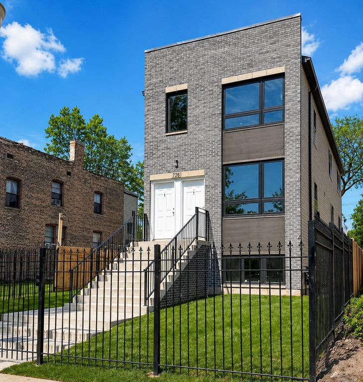 736 N Pine Avenue 1, Chicago, IL 60644