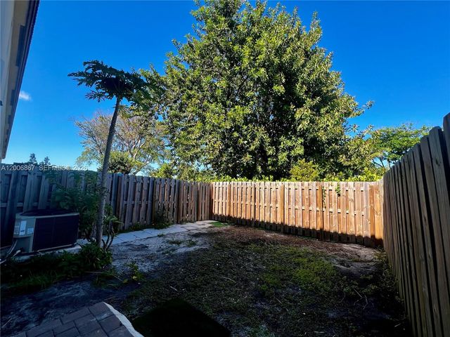 12429 NW 23rd Ct, Miami, FL 33167