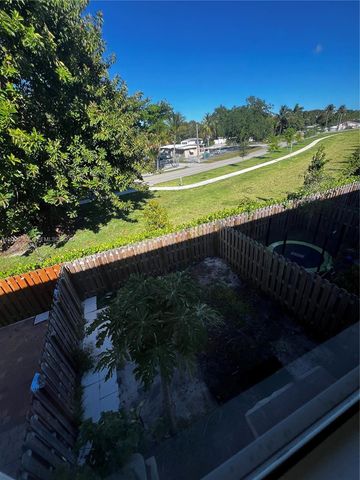 12429 NW 23rd Ct, Miami, FL 33167