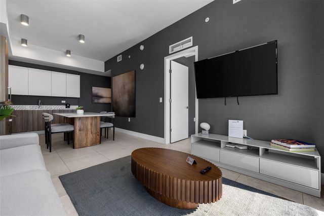 239 SW 9th St 2102, Miami, FL 33130