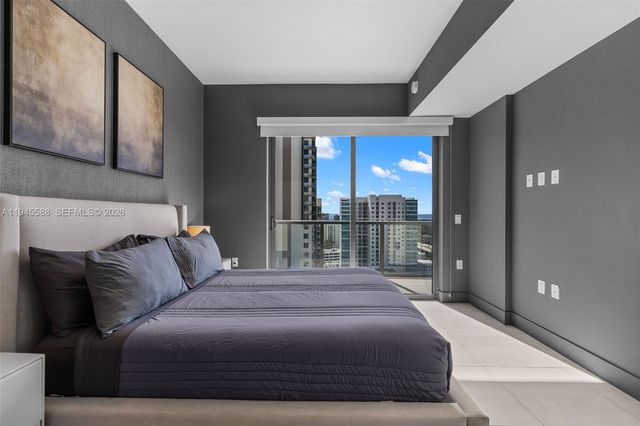 239 SW 9th St 2102, Miami, FL 33130