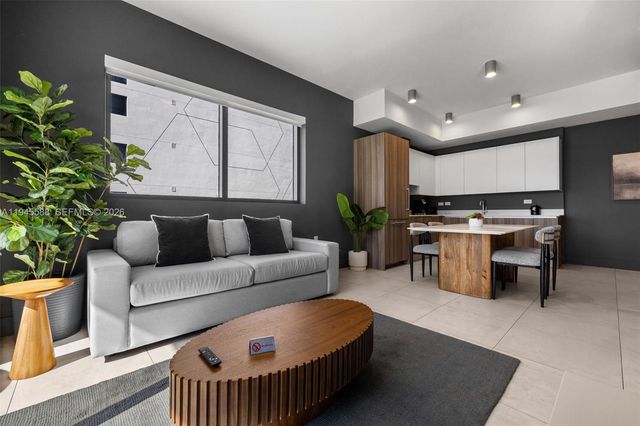 239 SW 9th St 2102, Miami, FL 33130