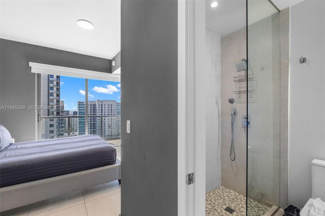 239 SW 9th St 2102, Miami, FL 33130