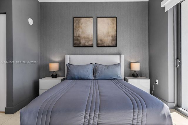 239 SW 9th St 2102, Miami, FL 33130