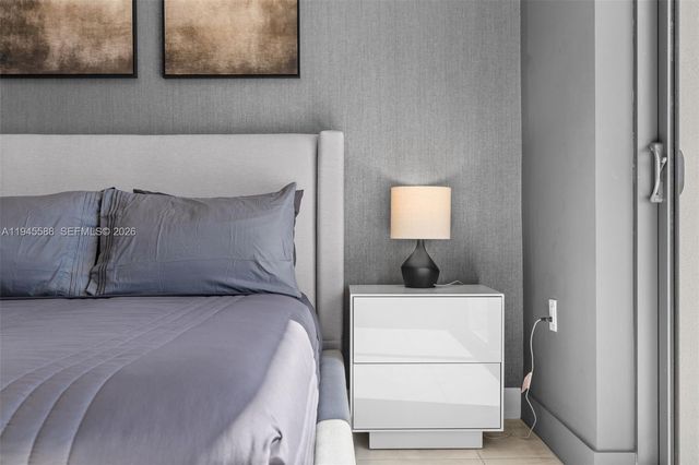 239 SW 9th St 2102, Miami, FL 33130