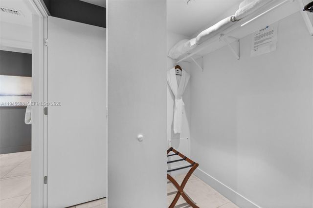 239 SW 9th St 2102, Miami, FL 33130