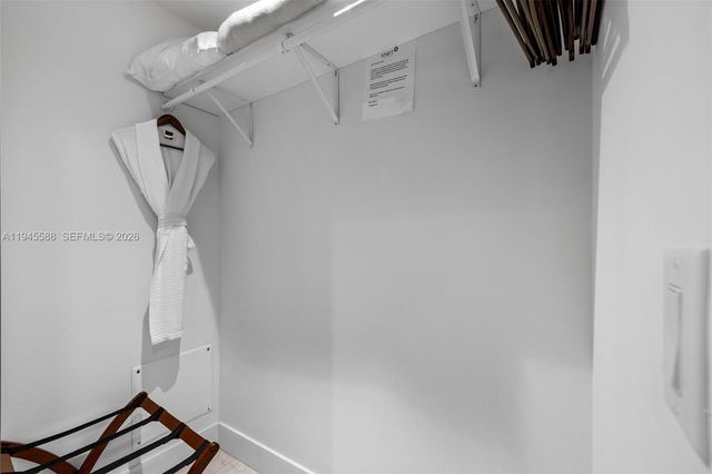 239 SW 9th St 2102, Miami, FL 33130