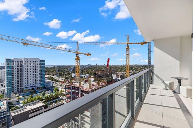 239 SW 9th St 2102, Miami, FL 33130