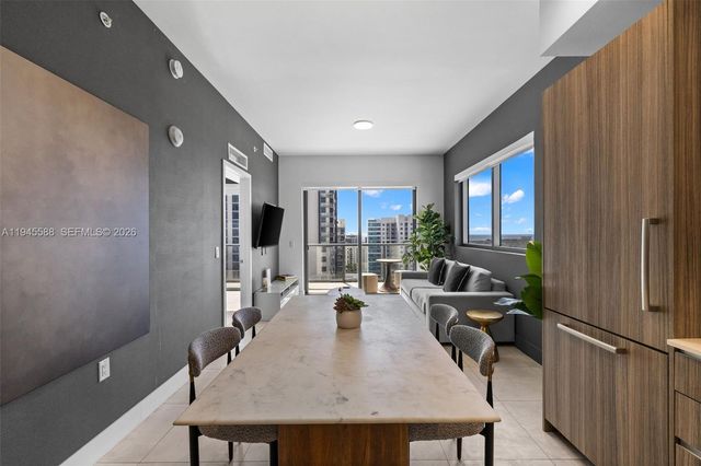 239 SW 9th St 2102, Miami, FL 33130