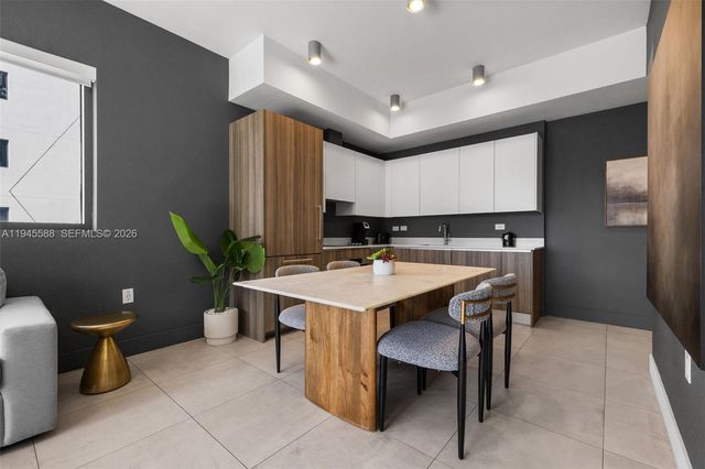 239 SW 9th St 2102, Miami, FL 33130