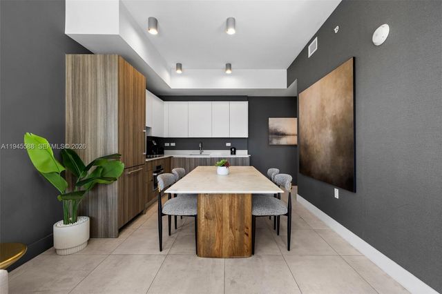 239 SW 9th St 2102, Miami, FL 33130