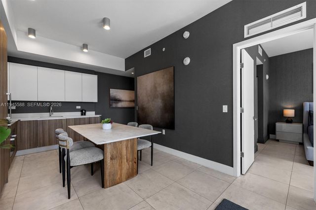 239 SW 9th St 2102, Miami, FL 33130