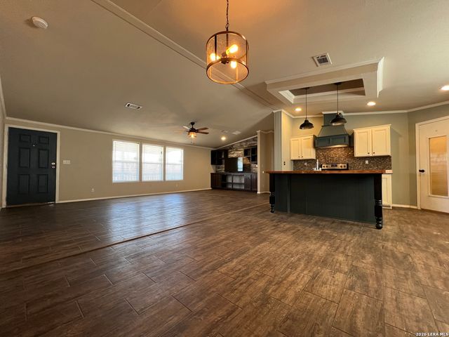 376 County Road 5702, Natalia, TX 78059