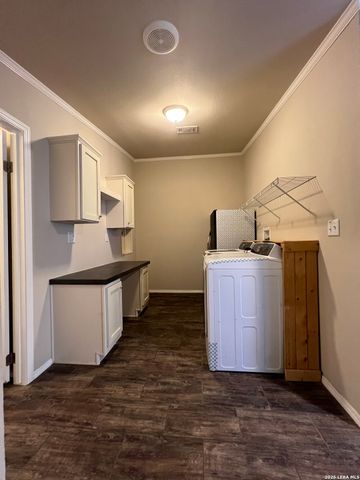 376 County Road 5702, Natalia, TX 78059