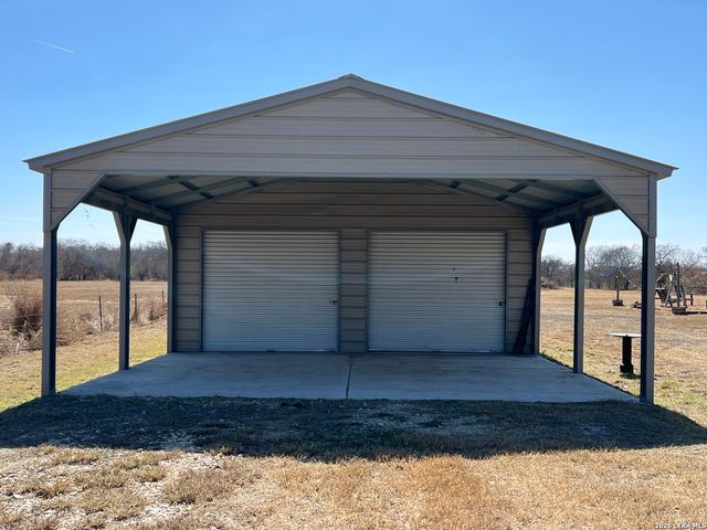 376 County Road 5702, Natalia, TX 78059