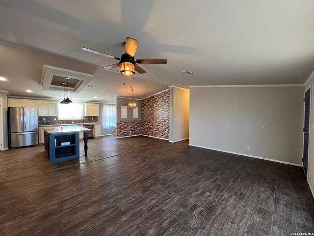 376 County Road 5702, Natalia, TX 78059