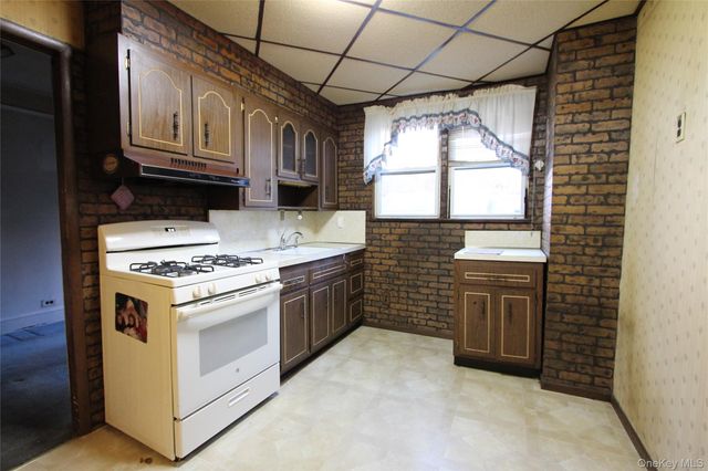 61-54 56th Avenue, Maspeth, NY 11378