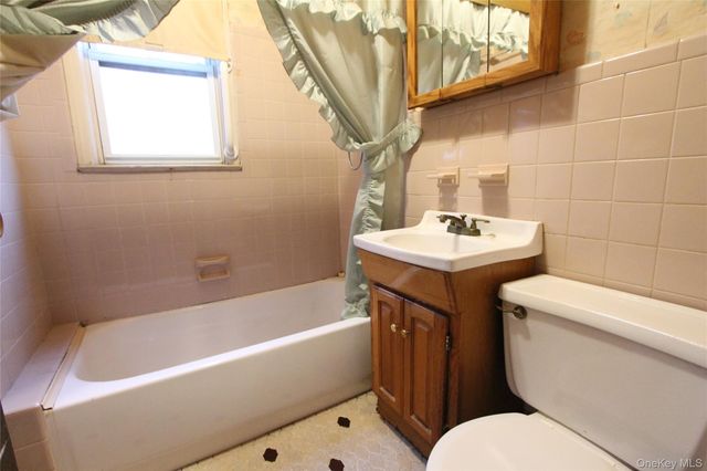 61-54 56th Avenue, Maspeth, NY 11378