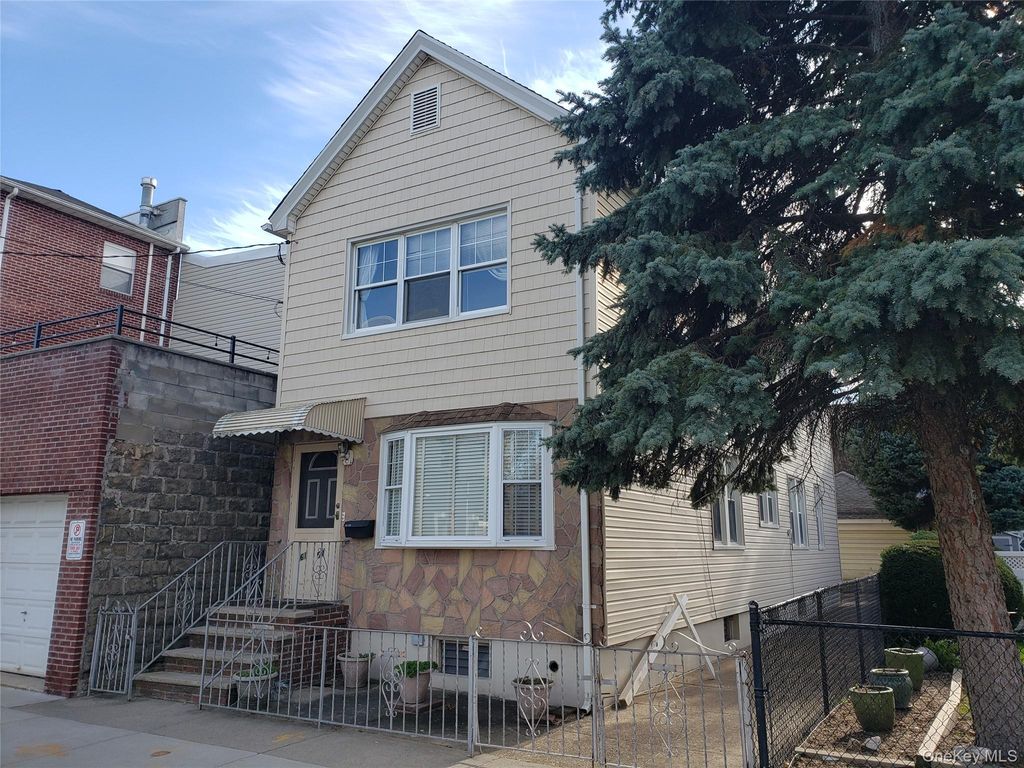 61-54 56th Avenue, Maspeth, NY 11378