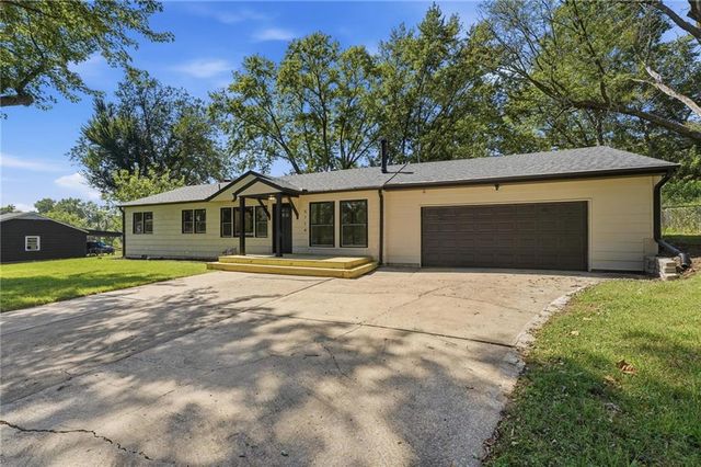 5114 S Fuller Drive, Independence, MO 64055
