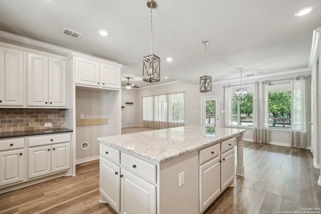 4049 Hickory Forrest, Seguin, TX 78155