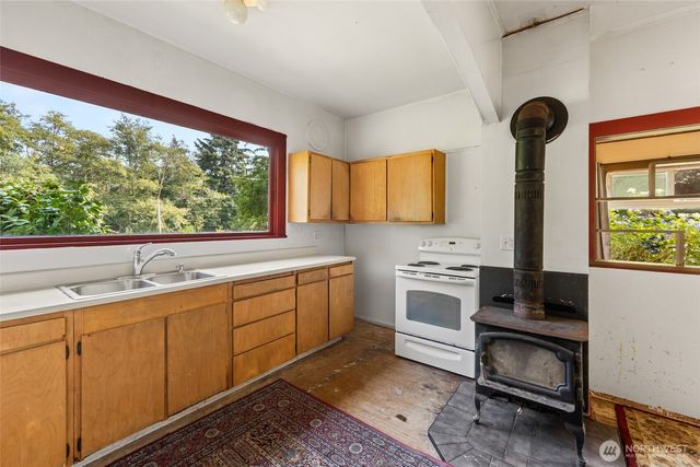 15215 91st Avenue SW, Vashon, WA 98070