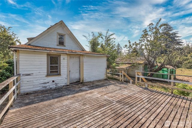 15215 91st Avenue SW, Vashon, WA 98070
