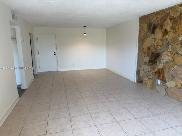 8405 NW 8th St 303, Miami, FL 33126