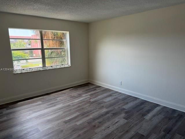 8405 NW 8th St 303, Miami, FL 33126
