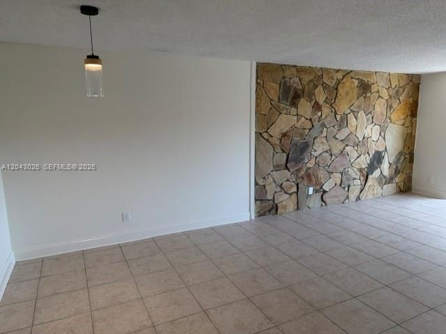 8405 NW 8th St 303, Miami, FL 33126