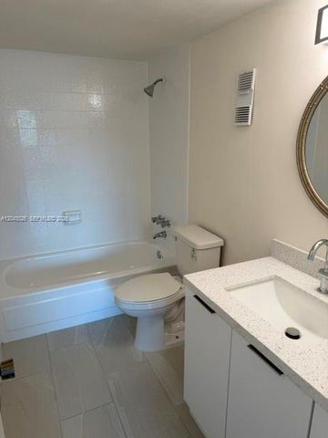 8405 NW 8th St 303, Miami, FL 33126