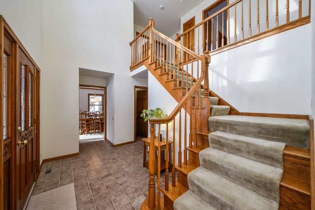 38 Walnut Creek Lane, Oswego, IL 60543