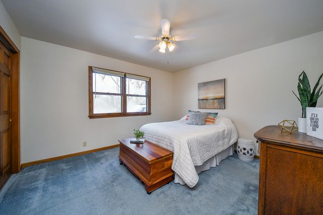 38 Walnut Creek Lane, Oswego, IL 60543