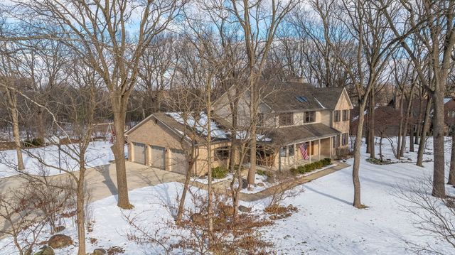38 Walnut Creek Lane, Oswego, IL 60543
