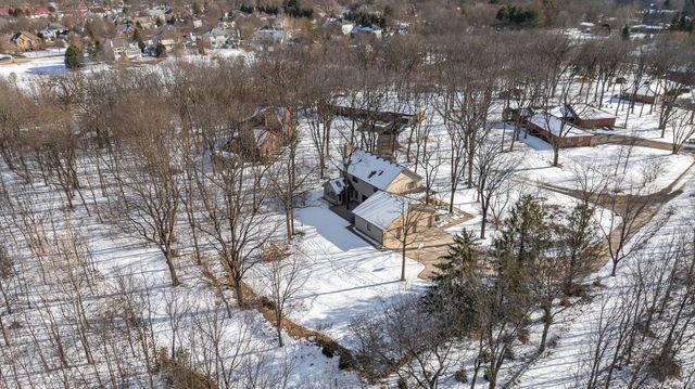 38 Walnut Creek Lane, Oswego, IL 60543